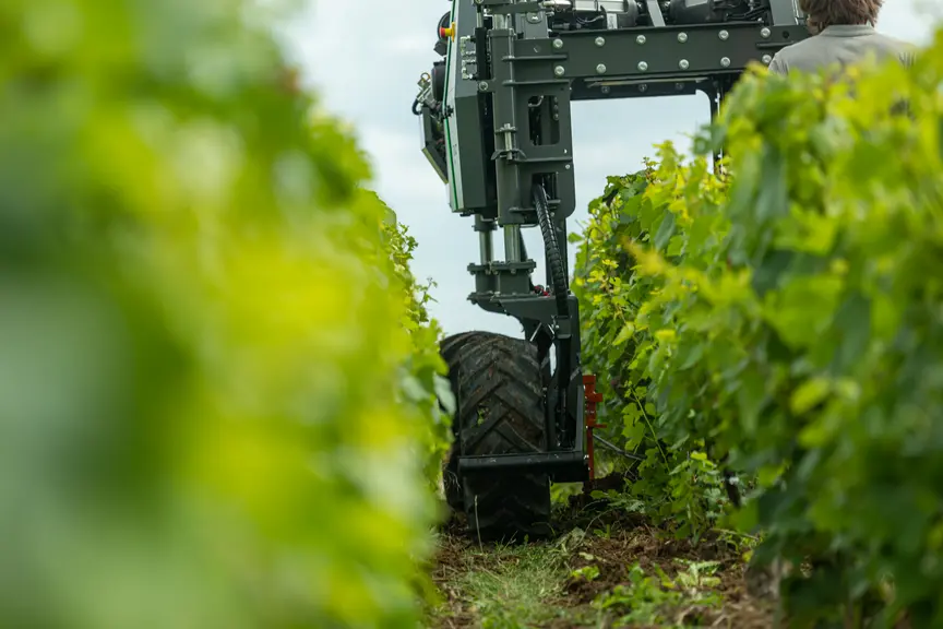 Traxx a été conçu pour les vignes étroites.