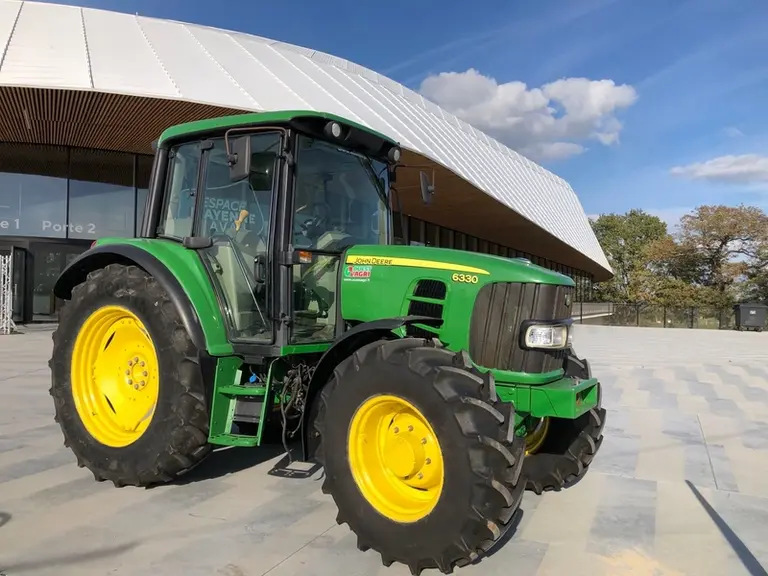 E-Néo va reconditionner un John Deere 6330 en tracteur électrique dans le cadre d'une expérimentation conjointe entre EDF et la chambre d'agriculture
