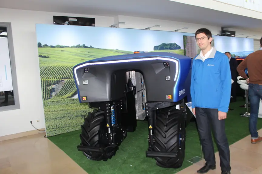Cédric Bache, fondateur de VitiBot a présenté son prototype de robot pulvérisateur à l'occasion du Viteff. L'équipement est conçu pour pouvoir être mo