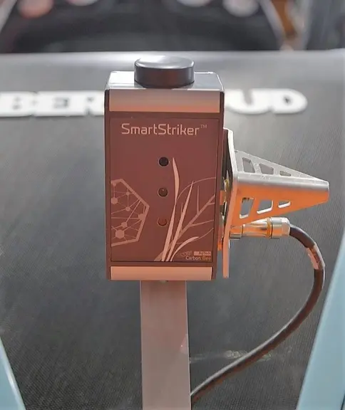 La caméra SmartStriker, ici montée sur un pulvérisateur de grandes cultures, peut être utilisée en désherbage mais aussi en traitement de la vigne.