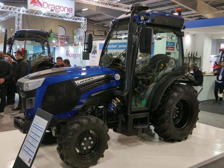 Les Rex 3 et 4 en version Stage V se distinguent par leur nouveau design.