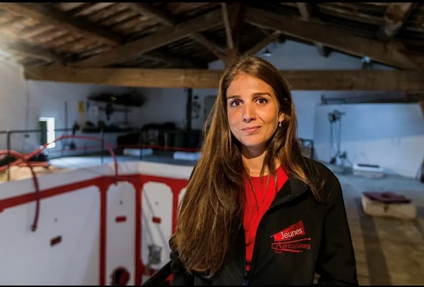 Ludivine Verlaguet, chef d’exploitation de la Commanderie de Cotelier, associée avec son frère en AOP costières-de-nîmes.