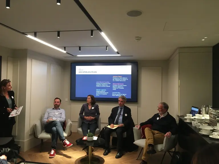 Lors d'un conférence de presse parisienne le 22 novembre 2022, Jean-Benoît Cavalier, président du syndicat AOP languedoc (à droite) a fait le point su