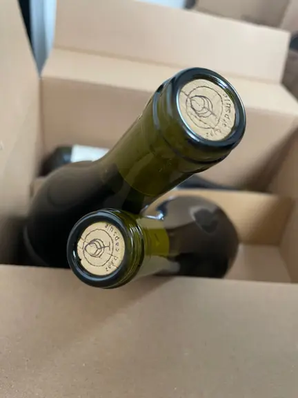 Contrairement aux idées reçues, les bouteilles ans capsule semblent bien acceptées par les consommateurs.