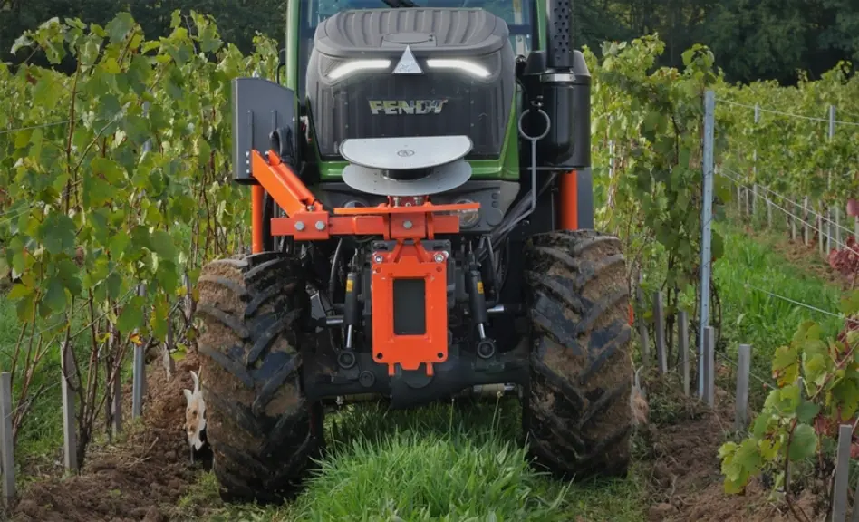Le VPA de Braun s'appuie sur un capteur Lidar placé à l'avant qui simule en trois dimensions les pieds de vigne et adapte au mieux la position des out