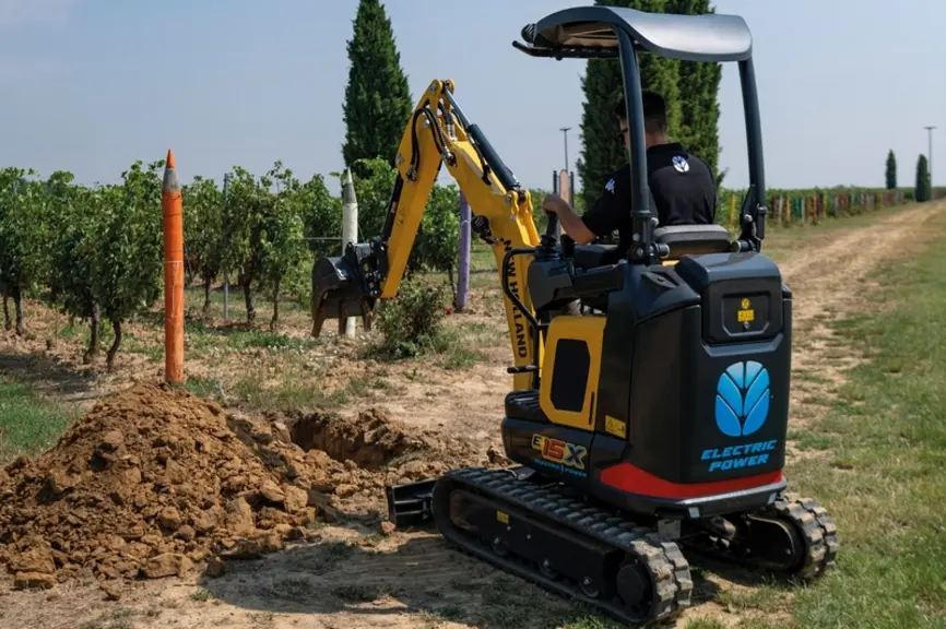 L'E15X est la première minipelle électrique de la gamme New Holland. Un second modèle, l'E25X, arrivera d'ici la fin de l'année.