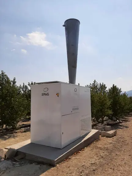 Le canon antigrêle envoie des ondes de choc vers le ciel pour casser les grêlons.