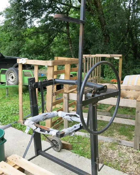 Le ferronnier a conservé le système de rotation.