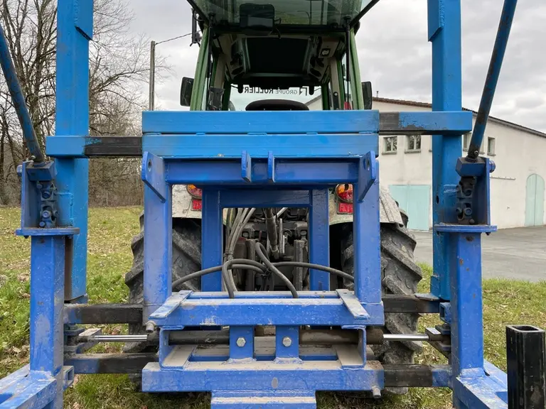 Ce bricolage se base sur le châssis d'une vieille effeuilleuse.