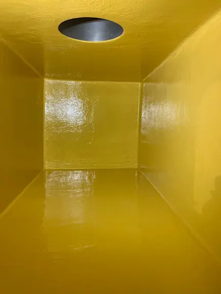 Une fois rénové, l'intérieur des cuves doit être lisse.
