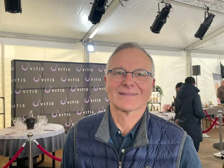 Francis Jourdan, vigneron en appellation chinon : « Travailler le cavaillon avec un tracteur enjambeur est plus confortable et plus précis. »
