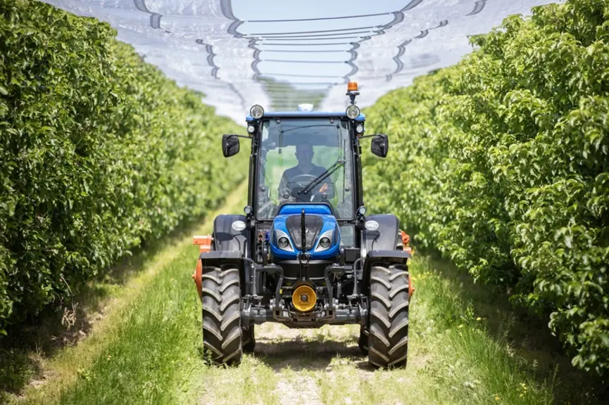 Le tracteur vigneron T4 LP Cabine de New Holland est proposé avec les mêmes motorisations et la même cabine que les T4F.
