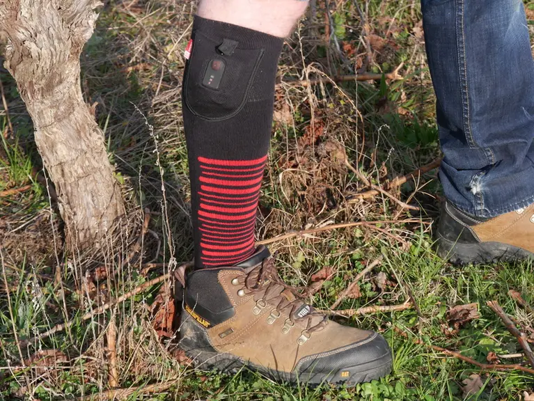 Les chaussettes chauffantes montent presque jusqu'au genou.
