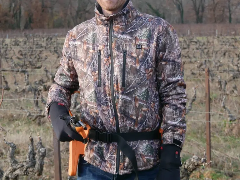 La veste chauffante testée est plutôt confortable, mais l'effet thermique est moins flagrant qu'avec les gants et chaussettes.