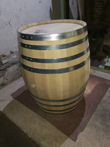 Chez Barriques Jean Thoulouse, ce sont les fonds qui sont en acacia, et la coque en chêne.