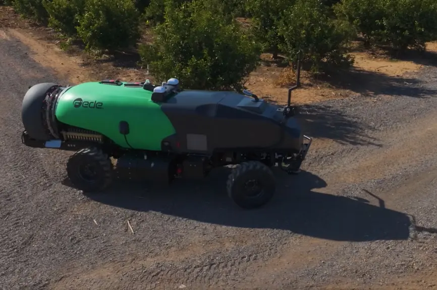 Le pulvé autonome Kfast est doté de quatre roues motrices et directrices.
