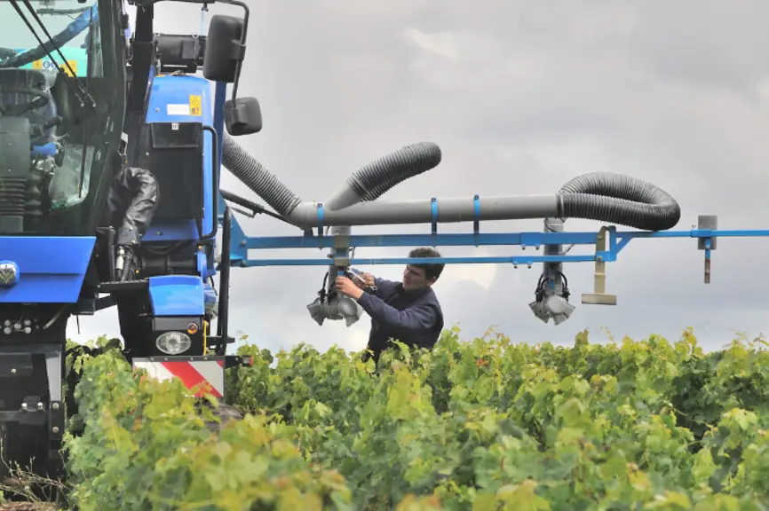 Bien régler son pulvérisateur est essentiel pour assurer une protection optimale de la vigne.