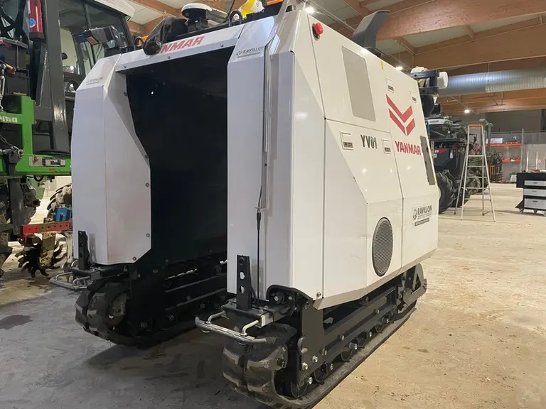 Le robot de Yanmar traite au maximum 4,80 ha sur deux jours, soit l’équivalent de 2,40 ha par journée de 8 heures, contre 4 ha/h à l’enjambeur.