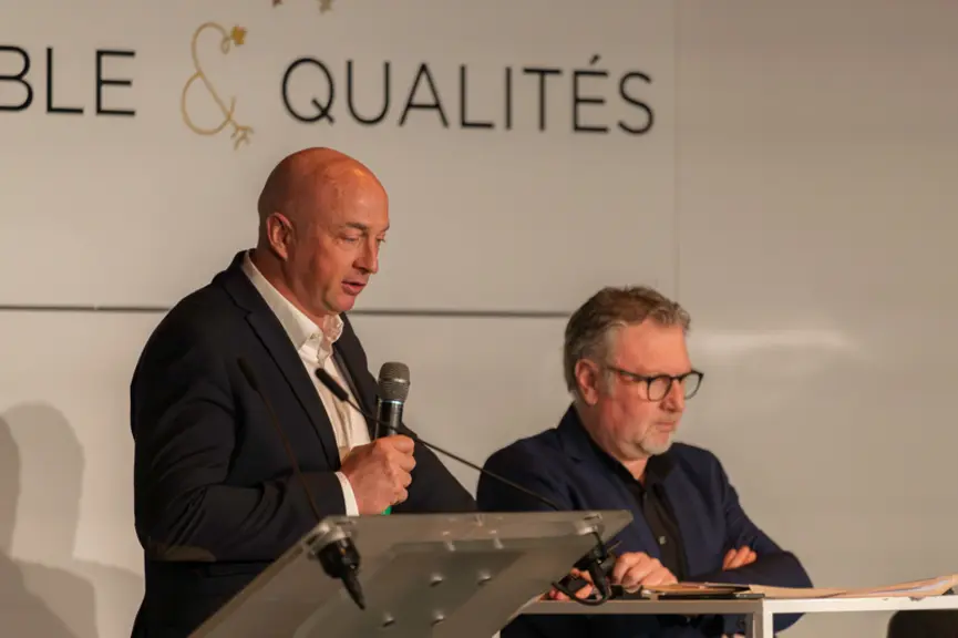 Les vignerons et l'interprofession champenoise jugent que la récolte manuelle reste indispensable pour récolter et pressurer le fruit des vendanges av
