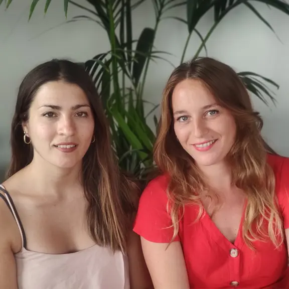 Lydie Thomé (à gauche) et Éloïse Tournilhac, les deux cofondatrices d'Estampille.