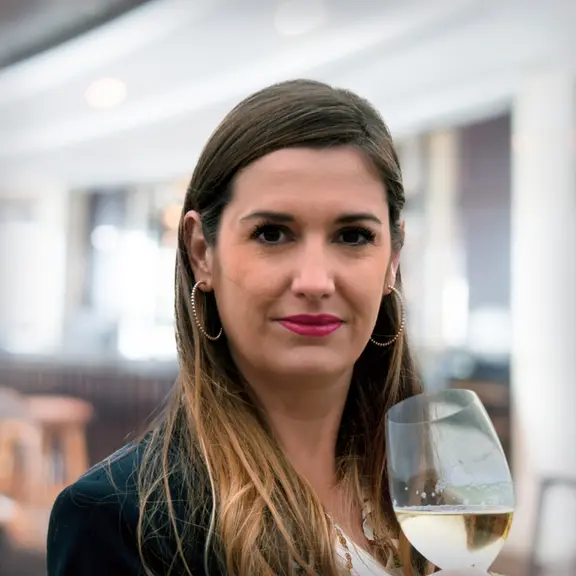 Virginie Salustri, œnologue et directrice de Laboratoire et conseil Dejean, à Narbonne, dans l’Aude