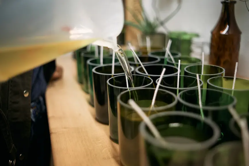 Le parfum des bougies reste très subtil car il est dosé à seulement 6% du poids de la cire. 