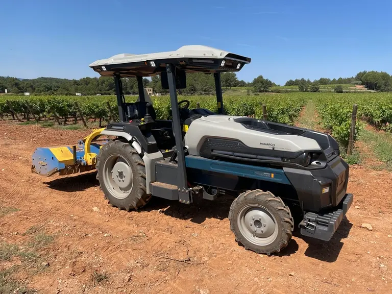 Le tracteur électrique et autonome Monarch MK-V enchaîne les démonstrations en France. 