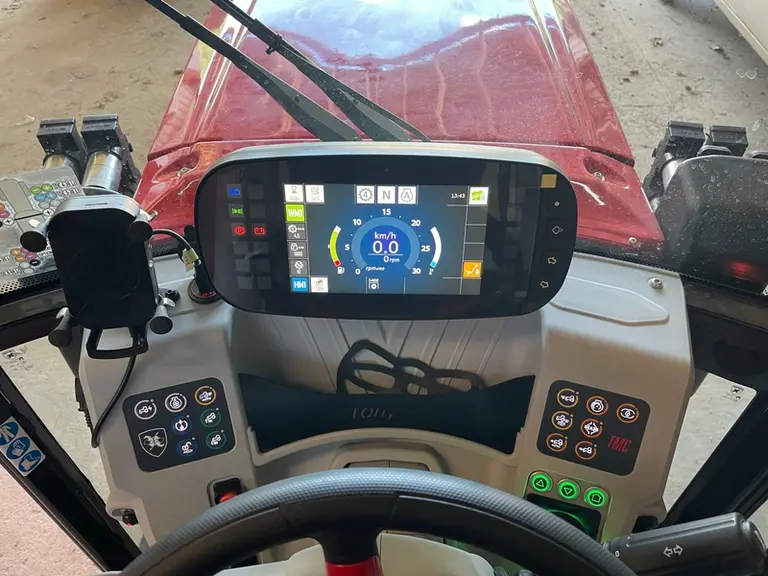 Essai - Antonio Carraro Tony 8700 V « Un tracteur bien équipé, profilé pour les vignes étroites »