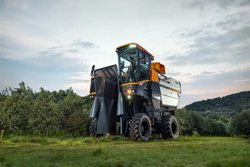 Pellenc dévoile la machine de récolte Optimum XXL80, qui convient aussi bien à la récolte des olives et amandes en cultures super-intensives avec la n