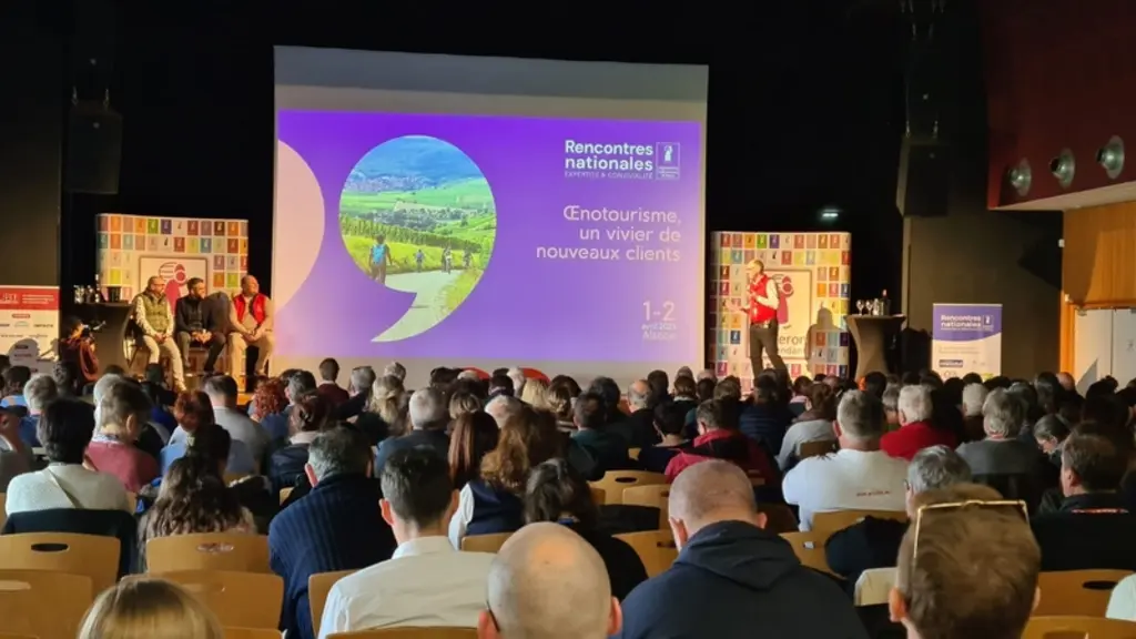 Conférence sur l'oenotoourisme lors des Rencontres des Vignerons indépendants d'avril 2025, en Alsace.