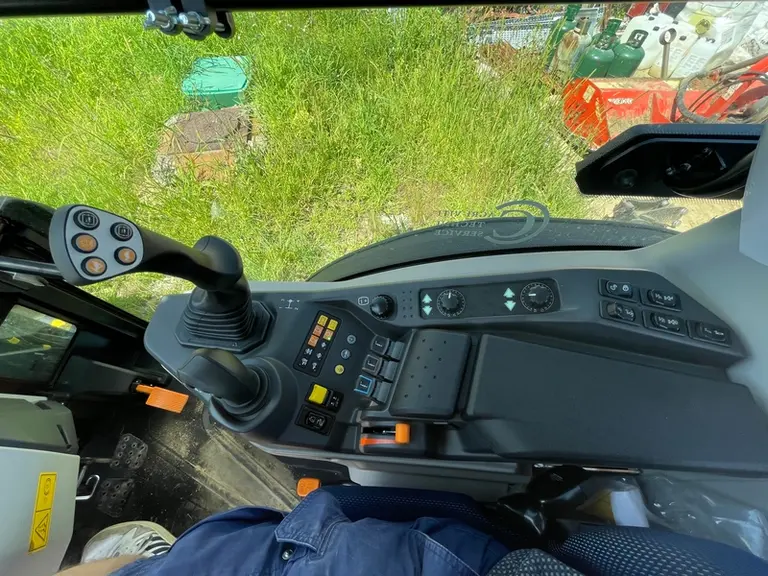 <em class="placeholder">Tracteur New Holland T4.90N</em>