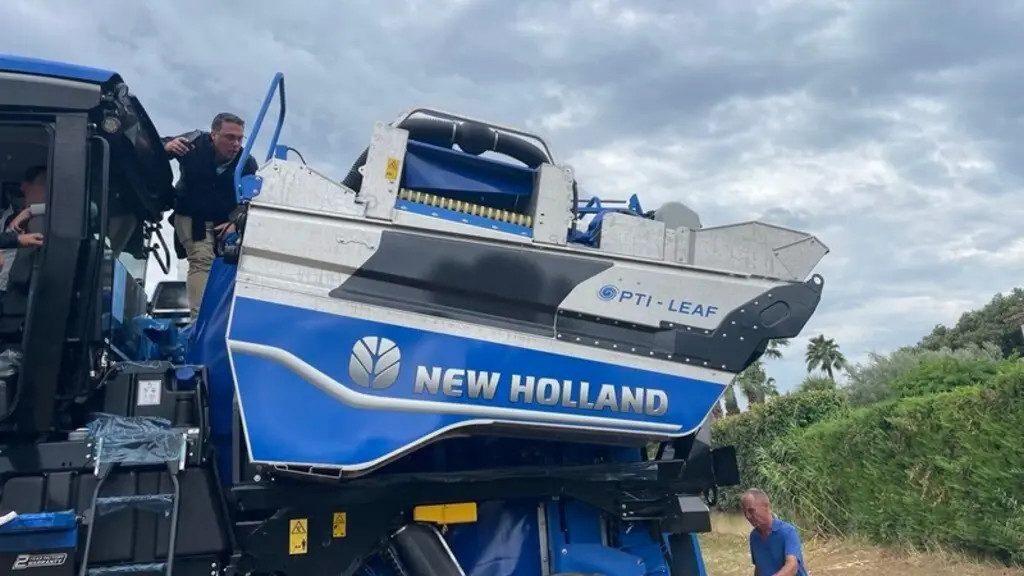 <em class="placeholder">Machines à vendanger New Holland 9.50L et 9.70L</em>