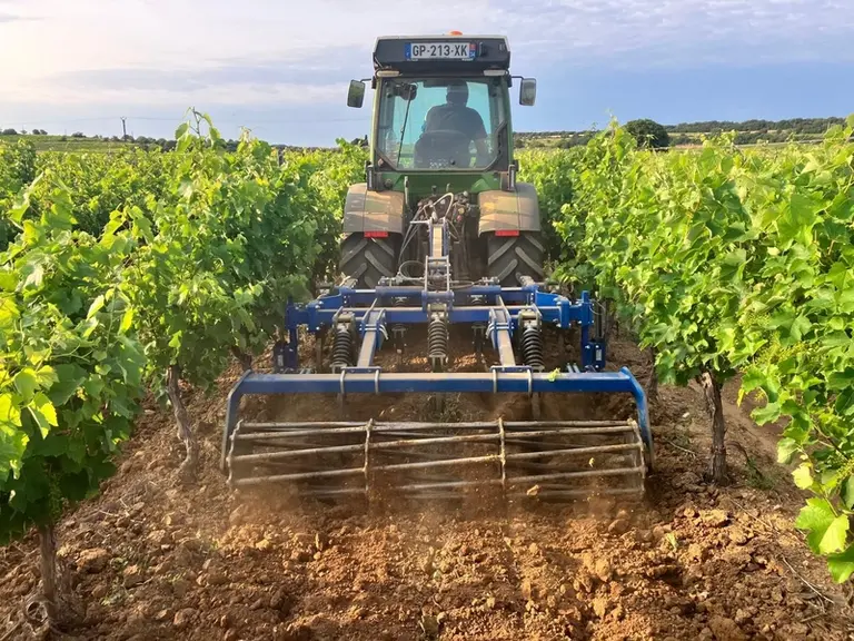 <em class="placeholder">Cultivateur à quatre rangées de dents Culti-Bio LHX</em>