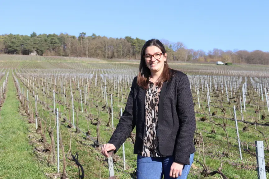 <em class="placeholder">Mathilde Jonot, juriste au Cerfrance CNEIDF dans des vignes de Champagne</em>