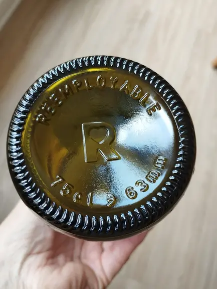<em class="placeholder">piqûre R coeur de la bouteille réemployable Adelphe</em>