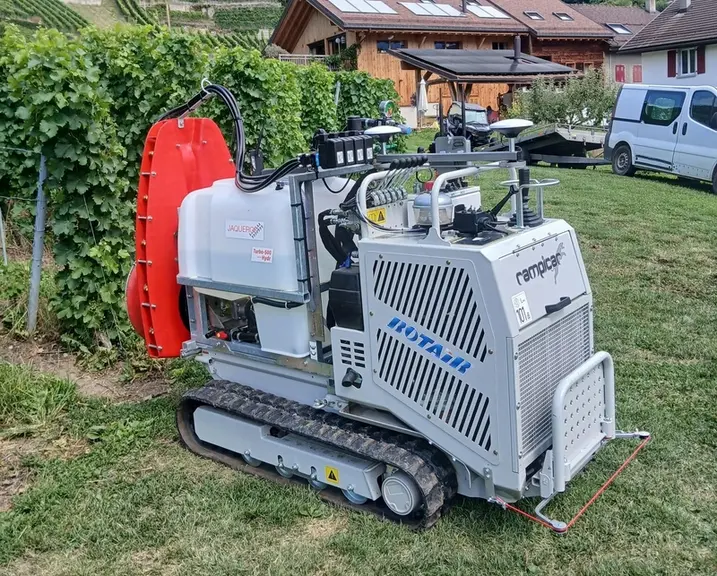 Chenillard Rotair R70.3 autonome dans les vignes