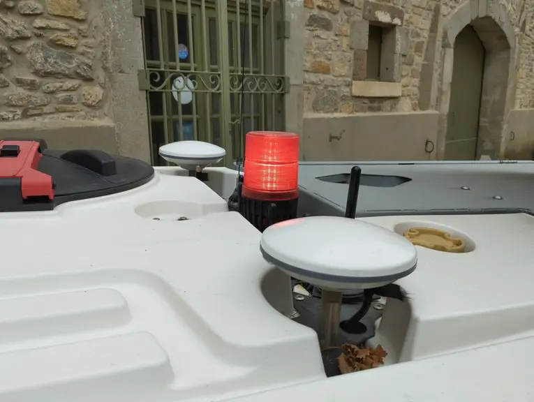 <em class="placeholder">Robot de pulvérisation autonome Calvet à Lézignan-Corbières dans l'Aude</em>