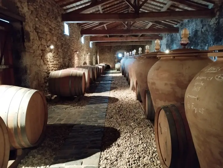 <em class="placeholder">Chai à barriques du Château Couronneau. </em>
