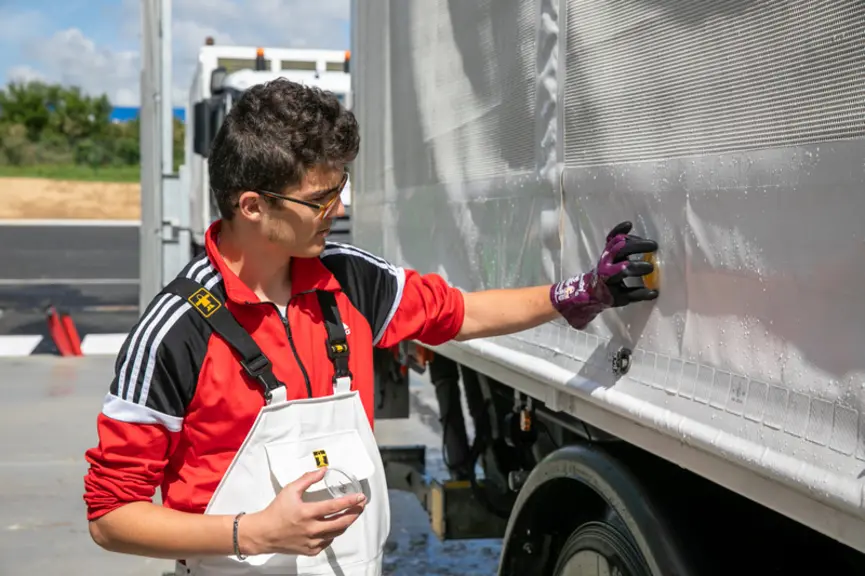 Les charges microbiennes sont régulièrement analysées après le lavage. © Mousset