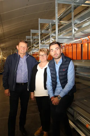 Patrick, Martine et Adrien Hervault ont innové avec des aménagements facilitant le nettoyage du bâtiment lors du vide. © A. Puybasset
