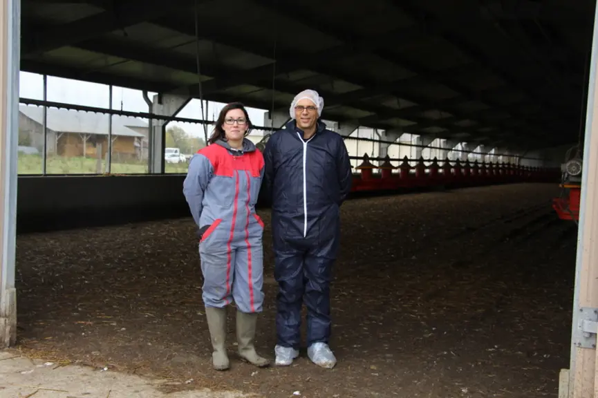 Alexia Cantin avec Olivier Brebion de Val de Sèvre. Installée en janvier 2017 dans le Maine et Loire, l’éleveuse de 24 ans reprendra l’exploitation fa