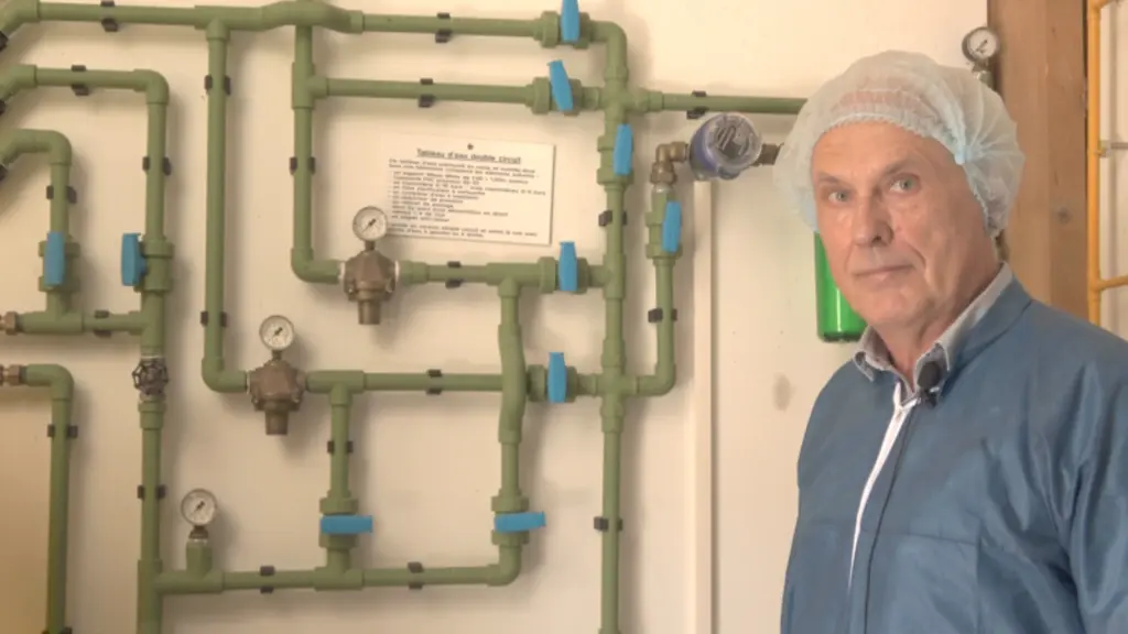 Félix Mahé apporte ses conseils d'expert dans une vidéo tuto sur le tableau d'eau. © Itavi