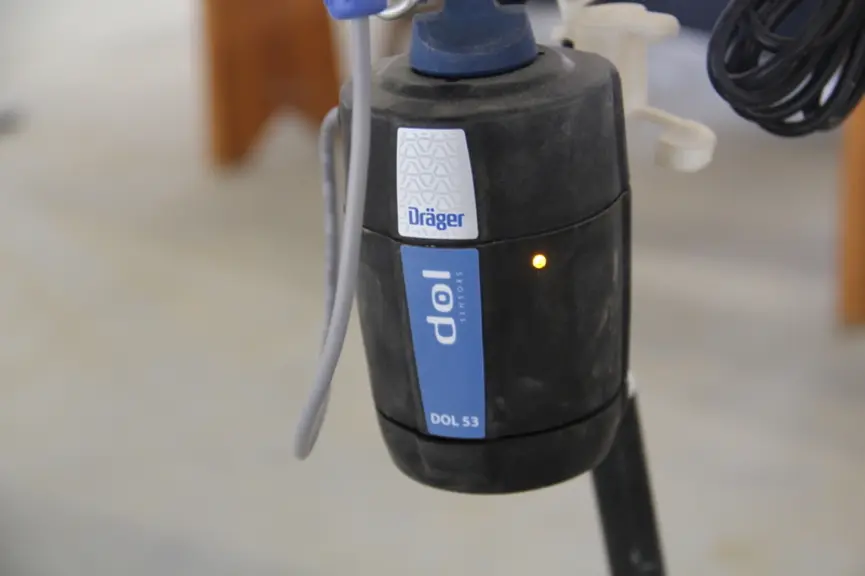 La sonde d'ammoniac est reliée à l'automate de régulation Skov, et sert pour l'instant de valeur indicatrice. © A. Puybasset
