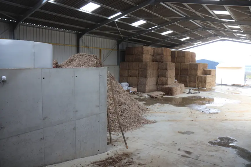 Le hangar de stockage de 600 m2 permettra d'abriter la consommation d'une année et d'acheter un grand volume si la bonne occasion se présente. © P. Le