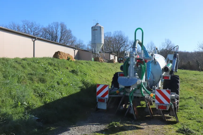 Les odeurs liées aux élevages, autour des bâtiments ou lors de la manutention des effluents, sont parfois ressentis par les riverains comme des nuisan