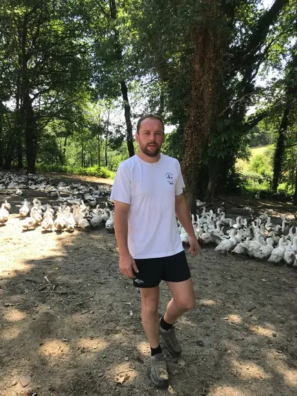 Rémy Poey : « Quand il fait chaud, j’ai moins de difficultés à faire manger les canards en agroforesterie que sur les parcours de maïs. Ils poussent p