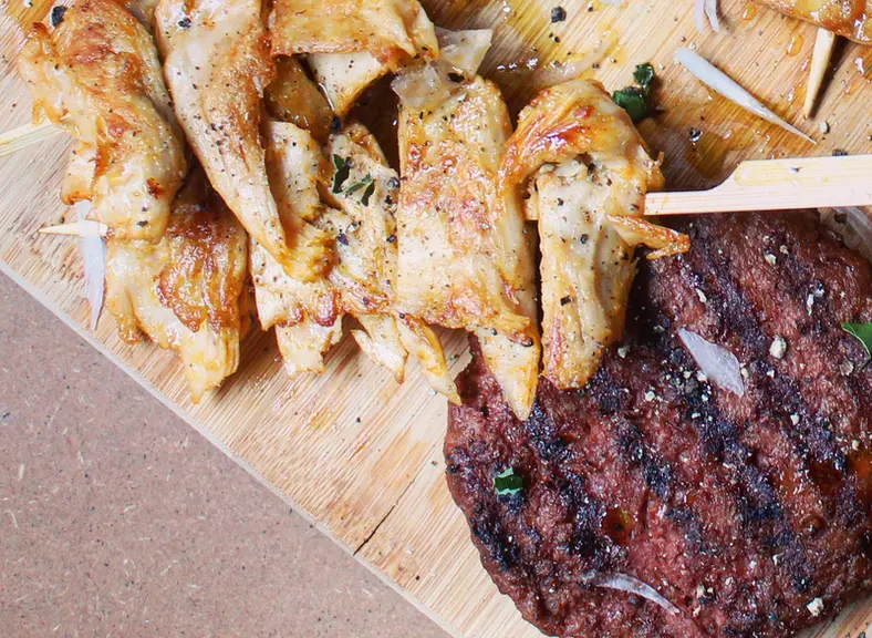 La gamme de la start-up comprend des "steaks, aiguillette et nuggets végétaux". © Nouveaux Fermiers