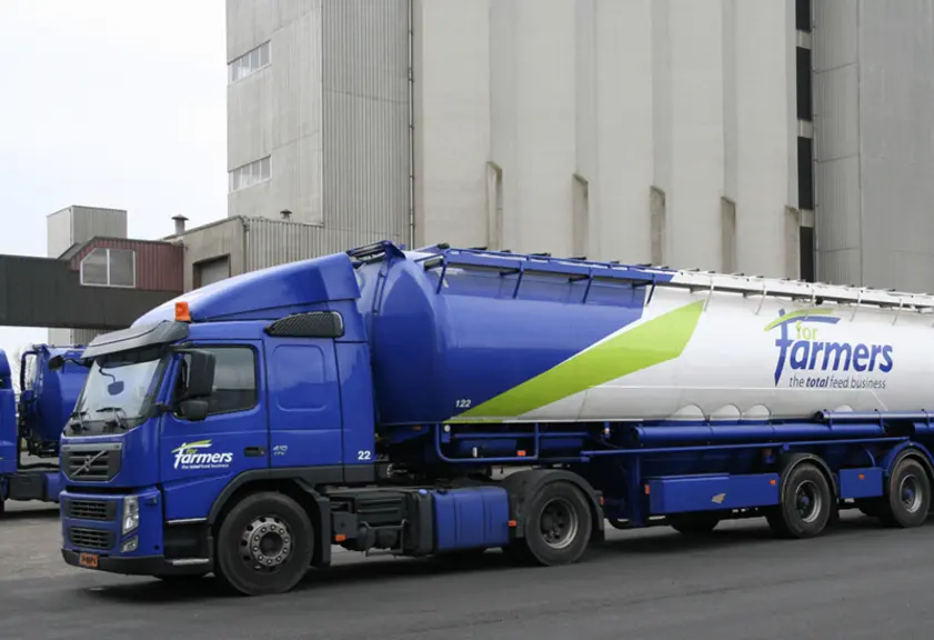 Une des 35 usines d'aliment du bétail de ForFarmers; Initialement coopératif, le groupe ForFarmers a changé de mode de gouvernance, ce qui lui a notam