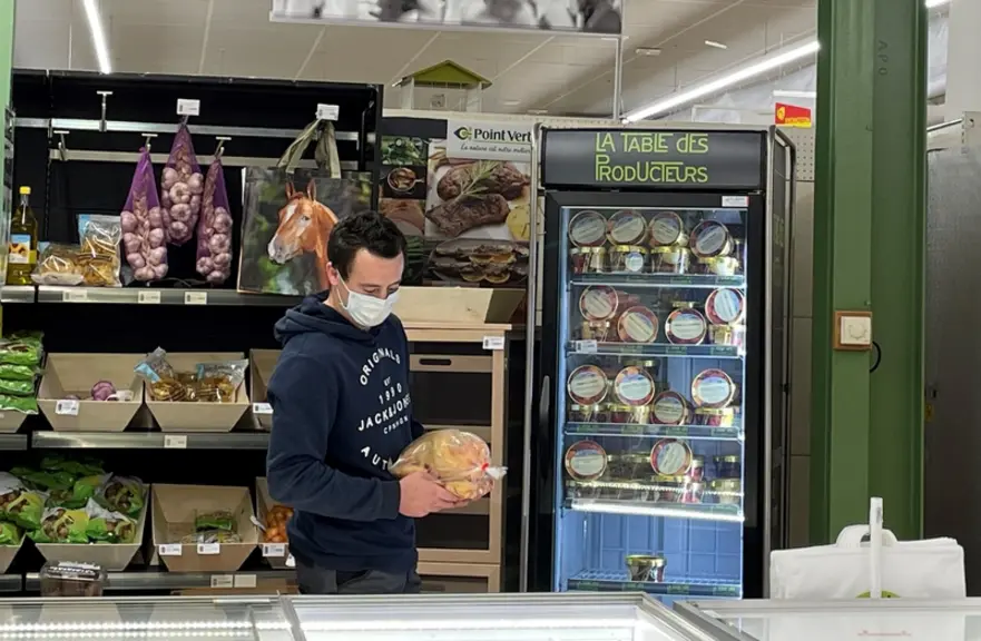 Entre vente à la ferme, drive, marchés, vente à distance, plateformes internet, magasins de producteurs spécifiques ou dans d'autres magasins... les c