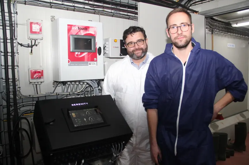 Jérémy Choquet (à droite) et Xavier Moine, de Tuffigo-Rapidex : "Plus accessible, ce boîtier incite à aller plus loin dans l’optimisation des réglages